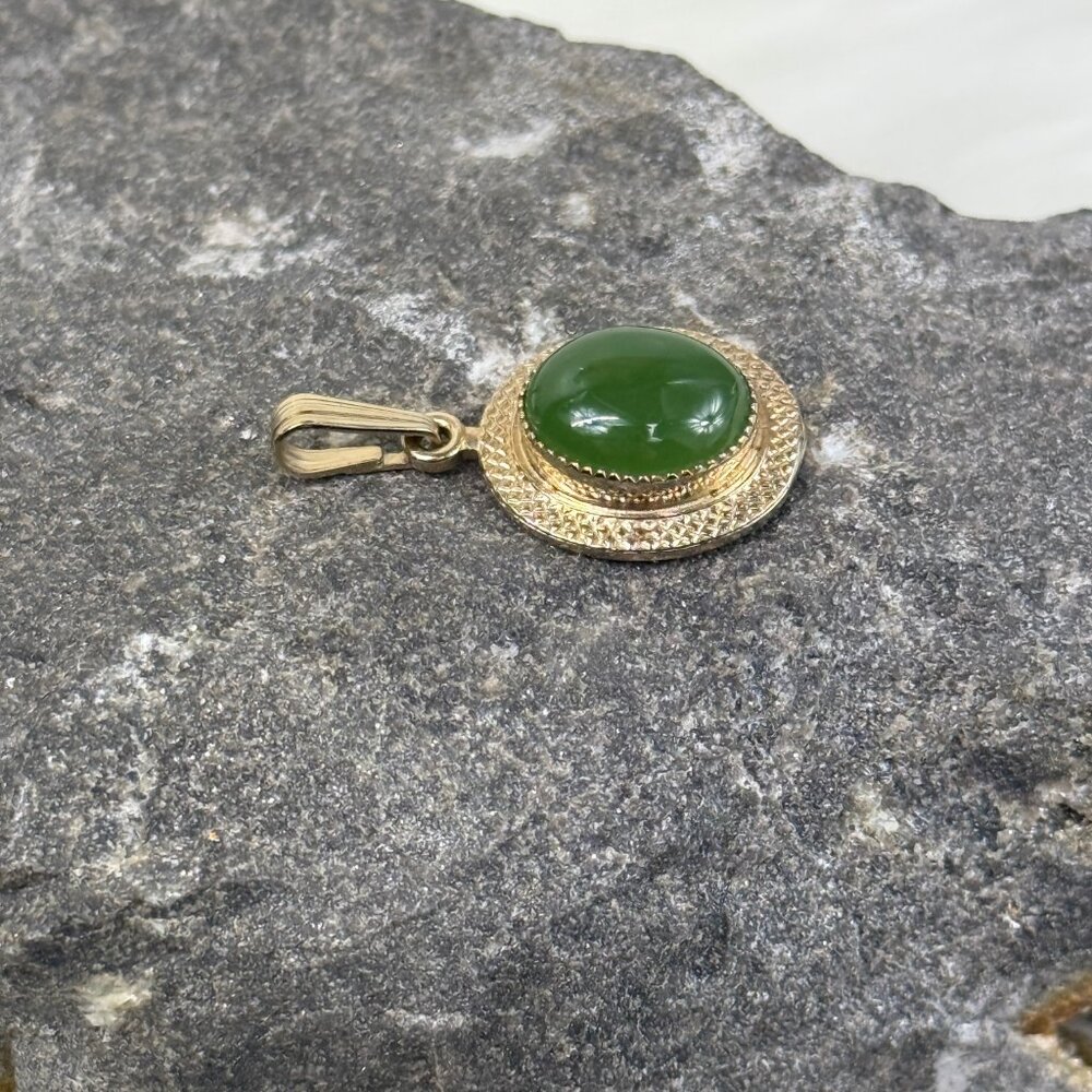 Vintage Gold Tone Oval Jade Pendant - Picture 3 of 3